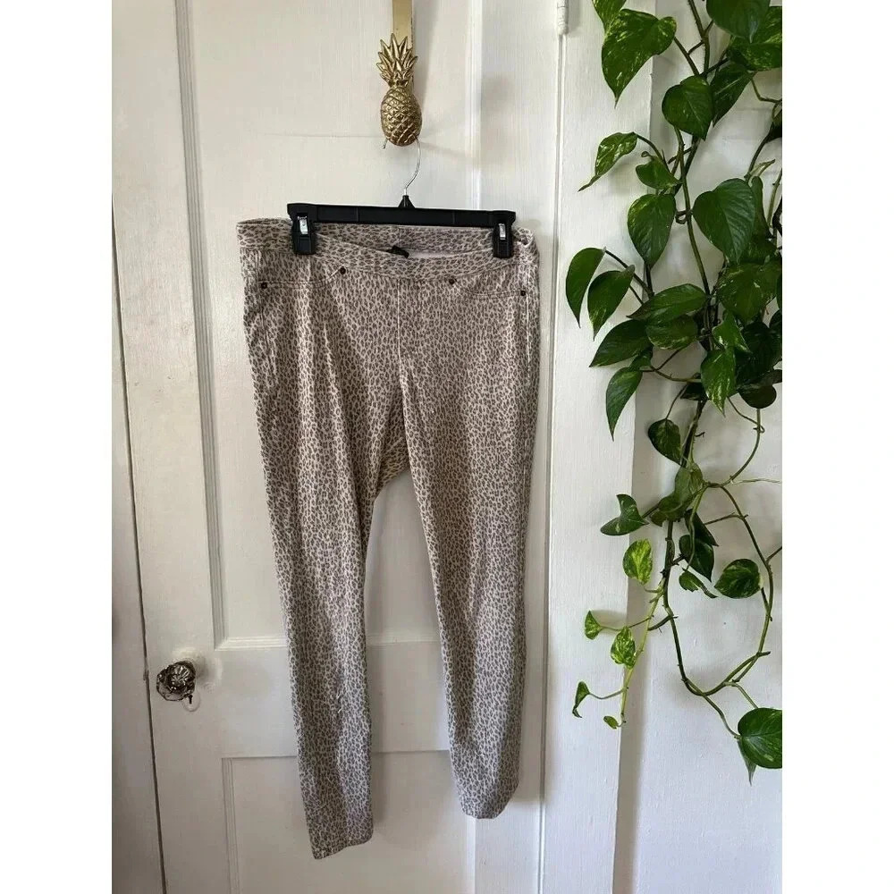 June & Daisy women’s size medium Cheetah leggings